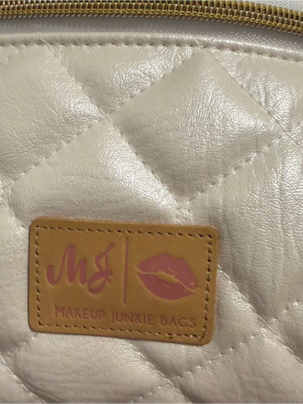 Makeup Junkie Bags Cream Quilted Crossbody Bum Bag New with Tags Water Resistant - Picture 2 of 4